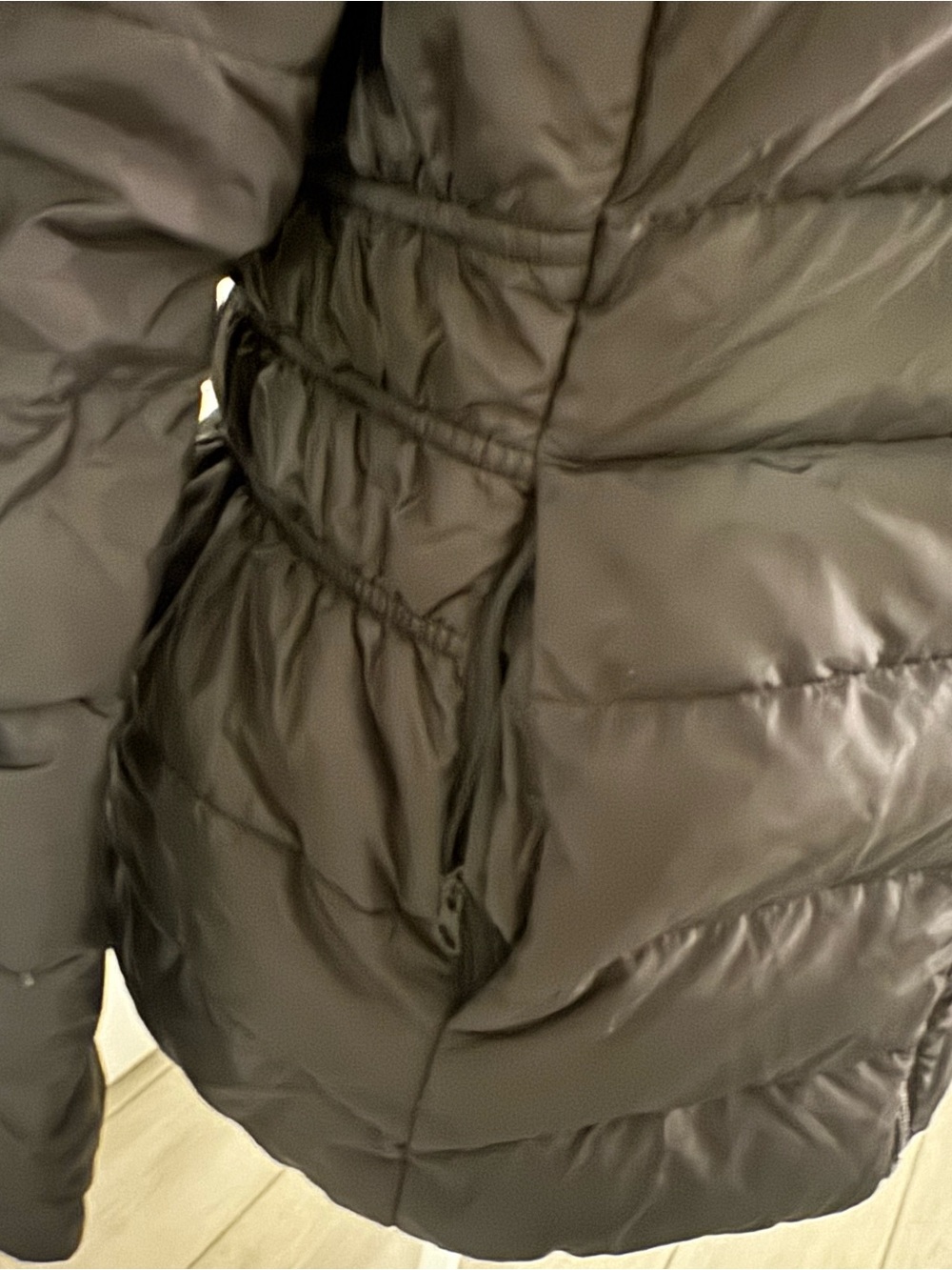 The North Face Women's Black Quilted Puffer Jacket - Picture 4 of 4
